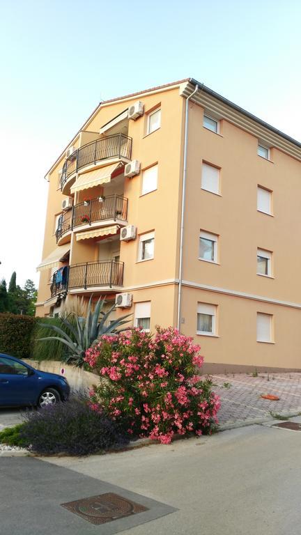Apartment Pula Relax Luaran gambar